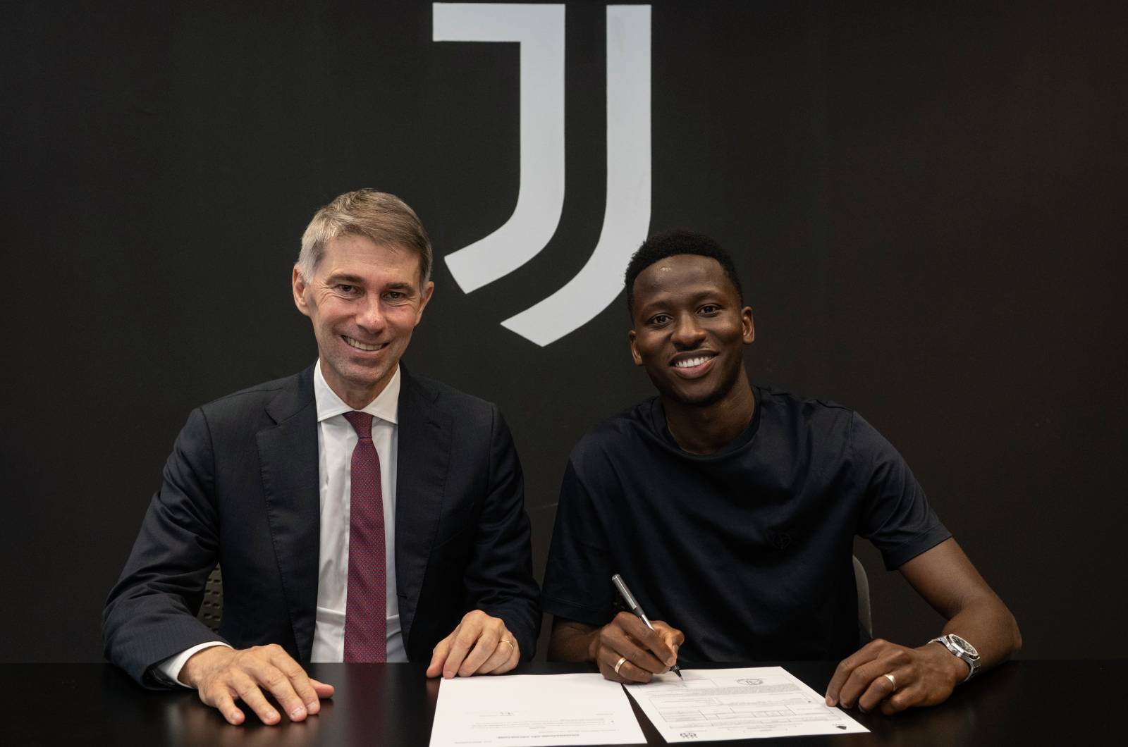 Z Premier League do Juventusu. Wzmocnienie linii pomocy