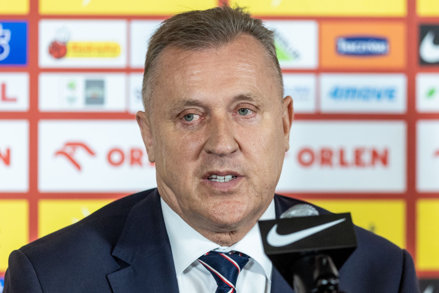 Wielki sponsor powinien przez cały czas wspierać PZPN? Polacy zabrali głos