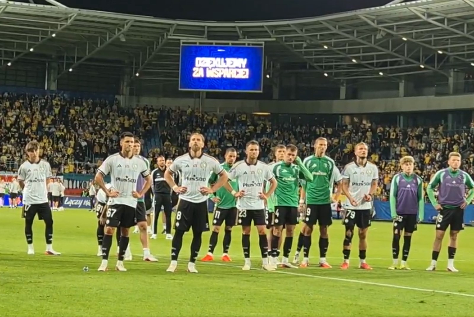 Po porażce podeszli pod trybuny. To krzyczeli kibice Legii
