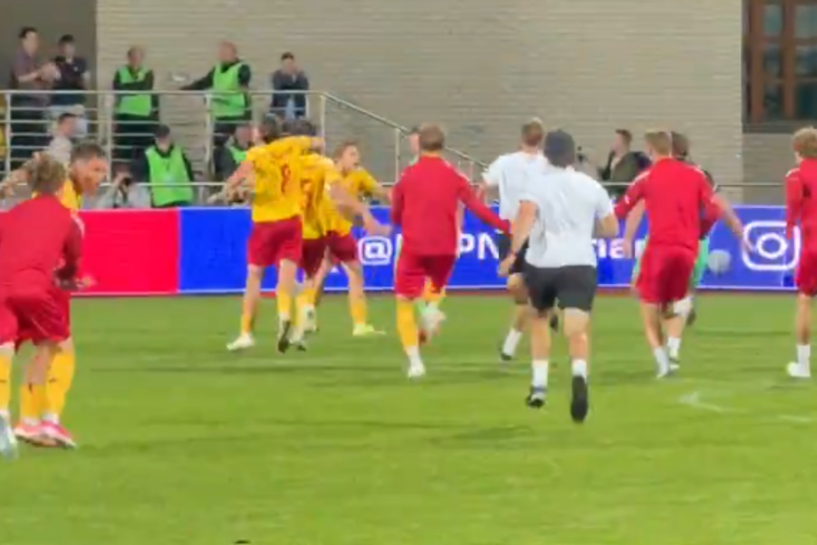 17-latek bohaterem. Sceny w Pruszkowie. Nagrał euforię II-ligowca