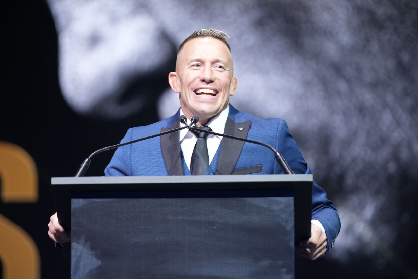 Zachęca mistrza UFC do emerytury. "To byłoby piękne zakończenie kariery"