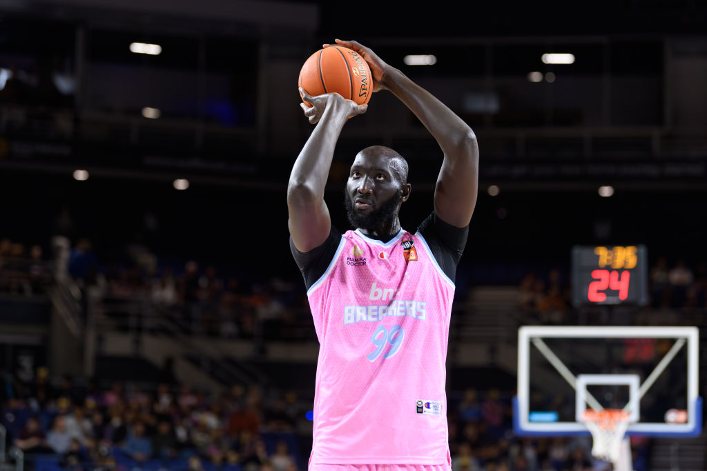 Ma 229 cm wzrostu. Walczy o powrót do NBA