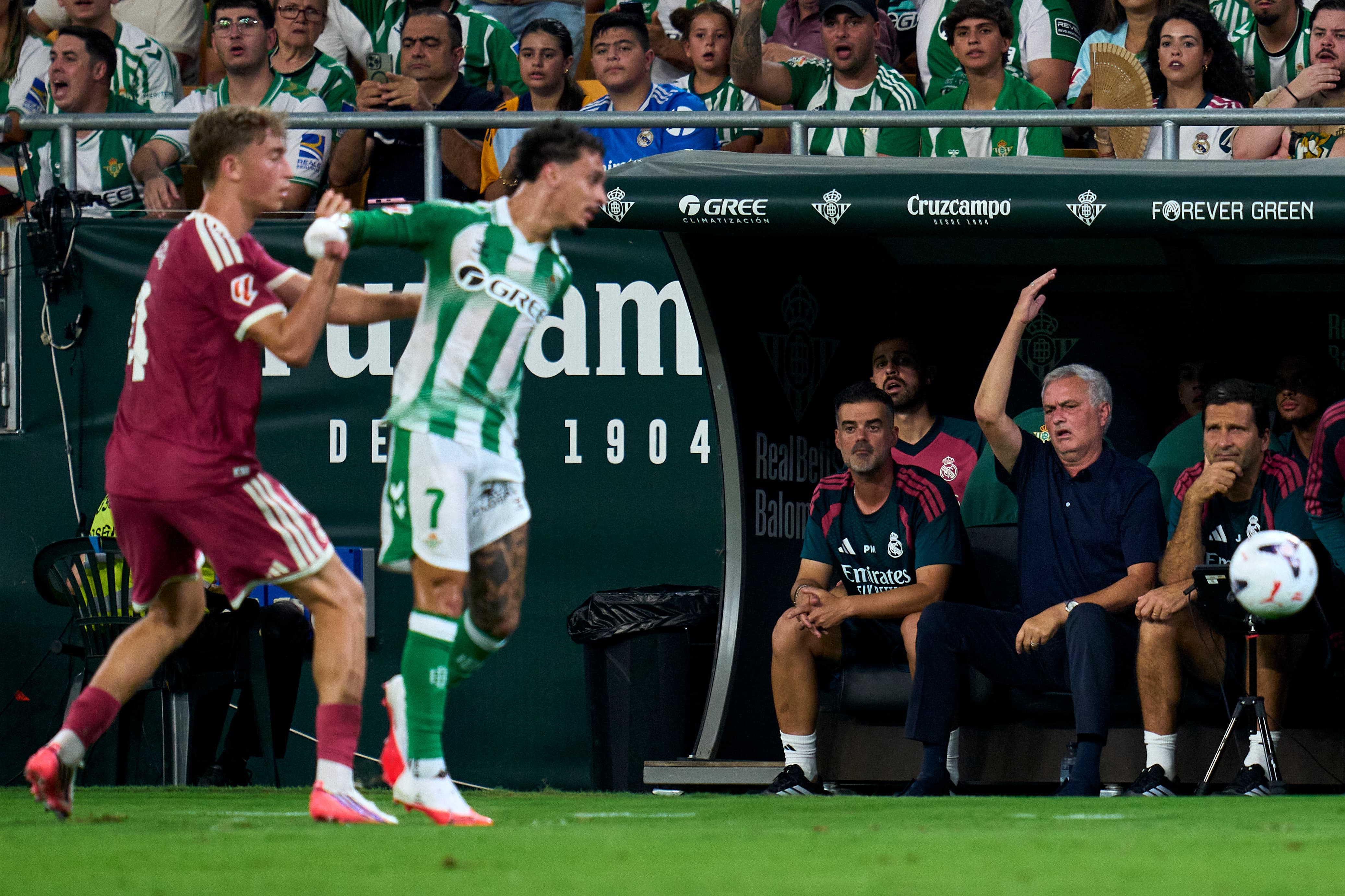 Burza w Hiszpanii. Real Madrid TV uderza w sędziów i Barcelonę