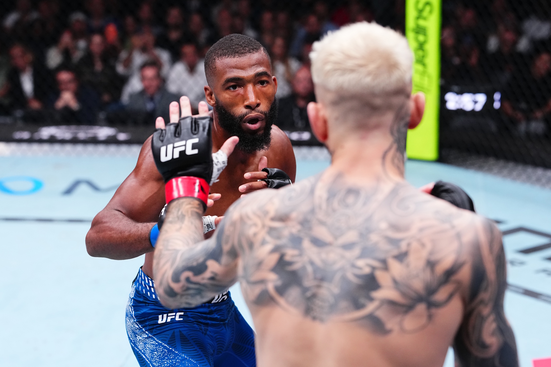 Wymarzony debiut Parnasse'a w UFC. Były mistrz KSW zmiażdżył Dana Hookera