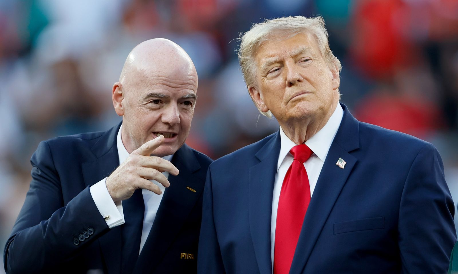 Nie odpuszczają Infantino. Jest kolejna skarga. "Osiem incydentów"
