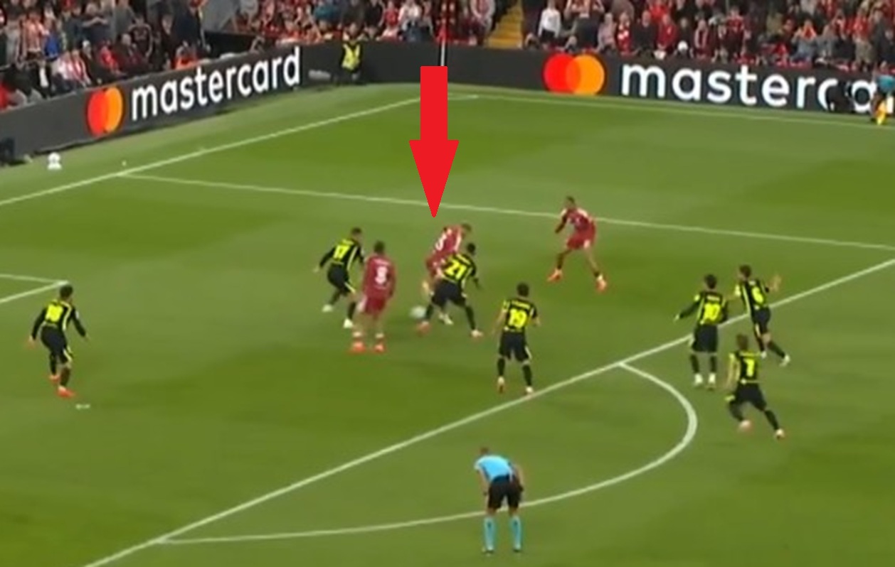 Ależ to zrobił. Fantazyjna asysta piłkarza Liverpoolu