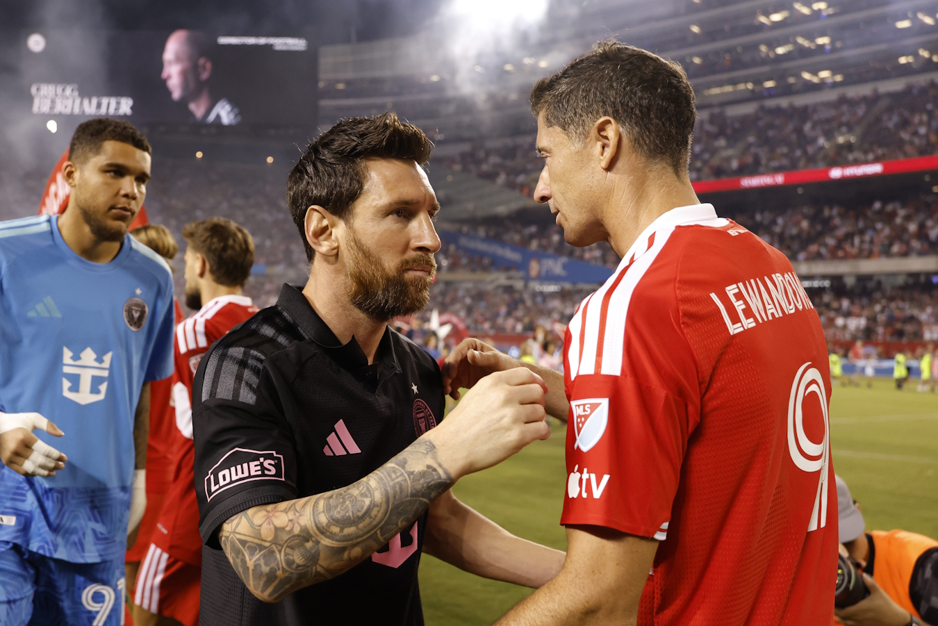Nie porównujmy Lewandowskiego z Messim, to nieprzyzwoite [OPINIA]