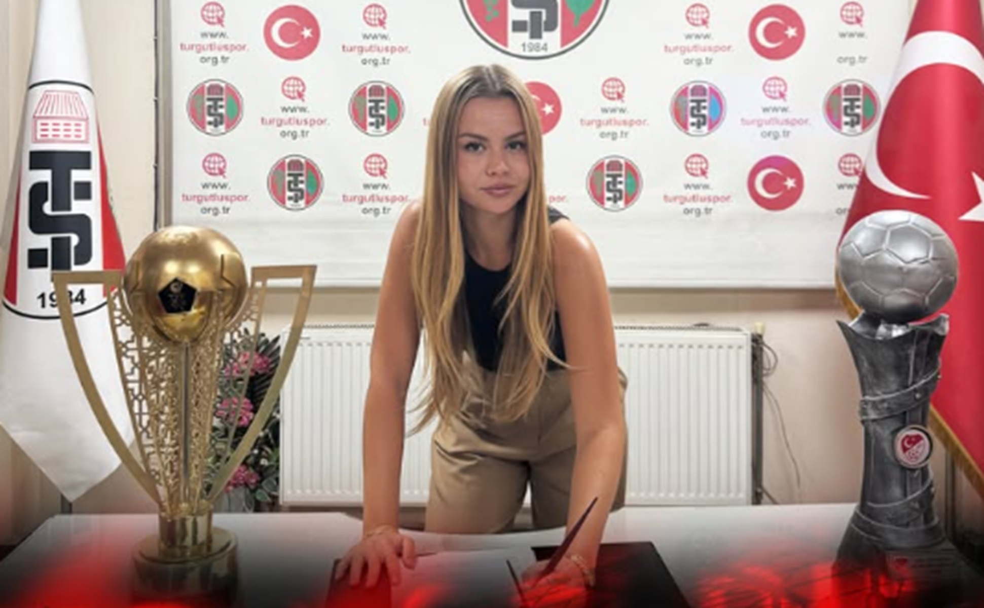 Ma 22 lata. Została trenerką męskiej drużyny piłkarskiej