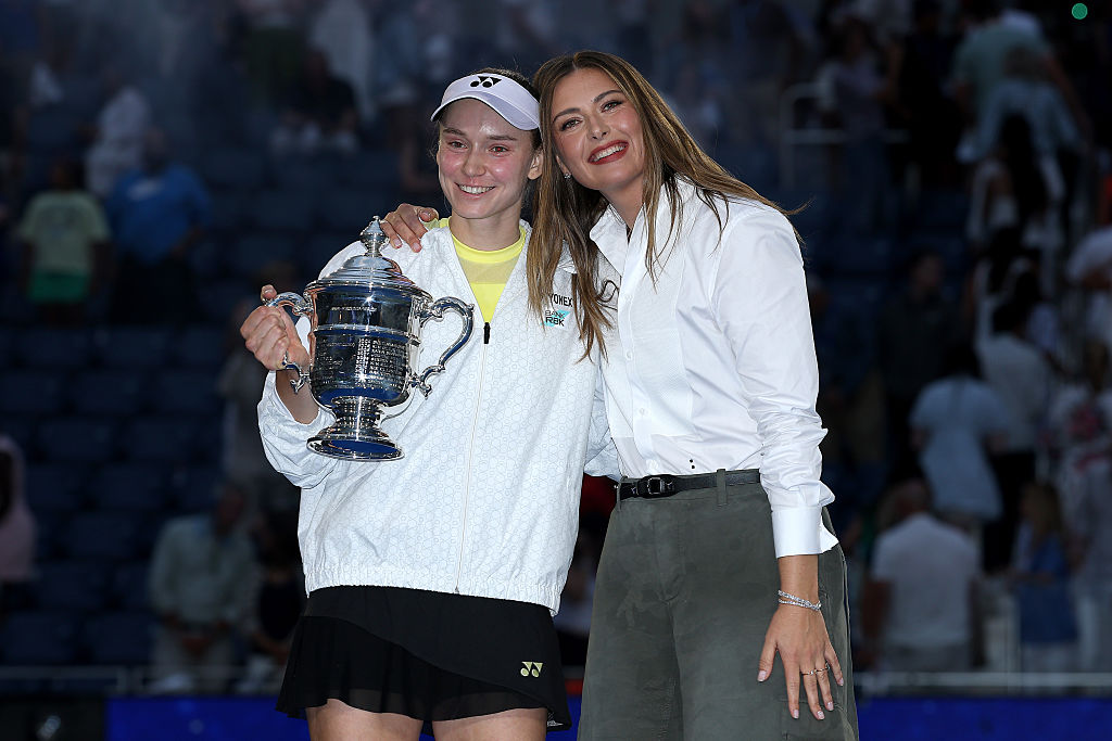 Zobacz, kto wręczył trofeum Rybakinie. To legenda tenisa