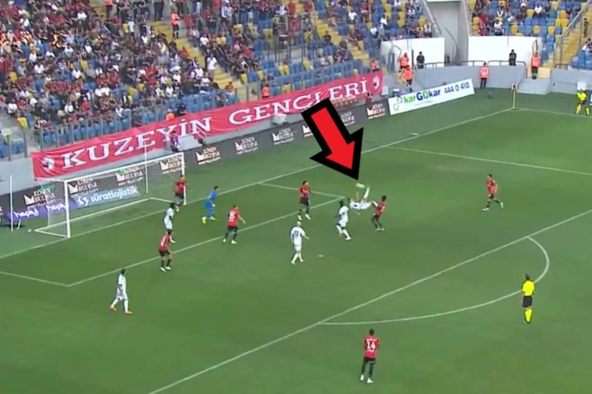 To mógł być piękny gol polskiego napastnika. Później już nie chybił [WIDEO]