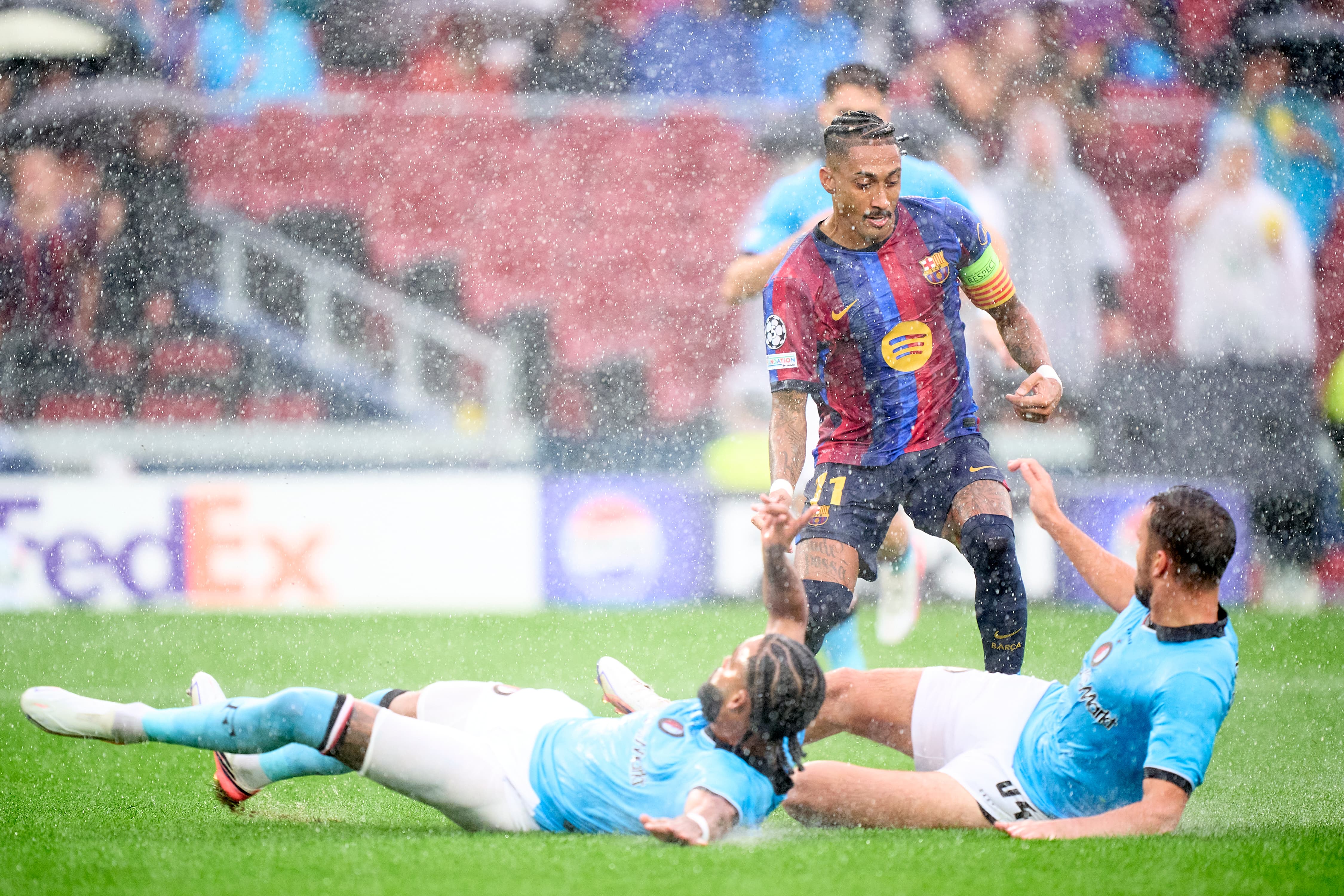 Burze nad Barceloną. Mecz Barcy z Racingiem może się odbyć w potężnej ulewie