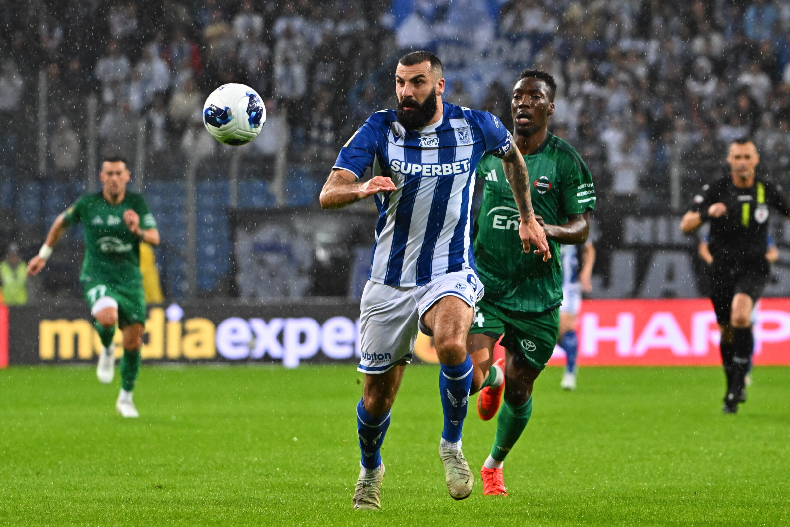PKO Ekstraklasa: Legia i Lech łeb w łeb, zobacz tabelę