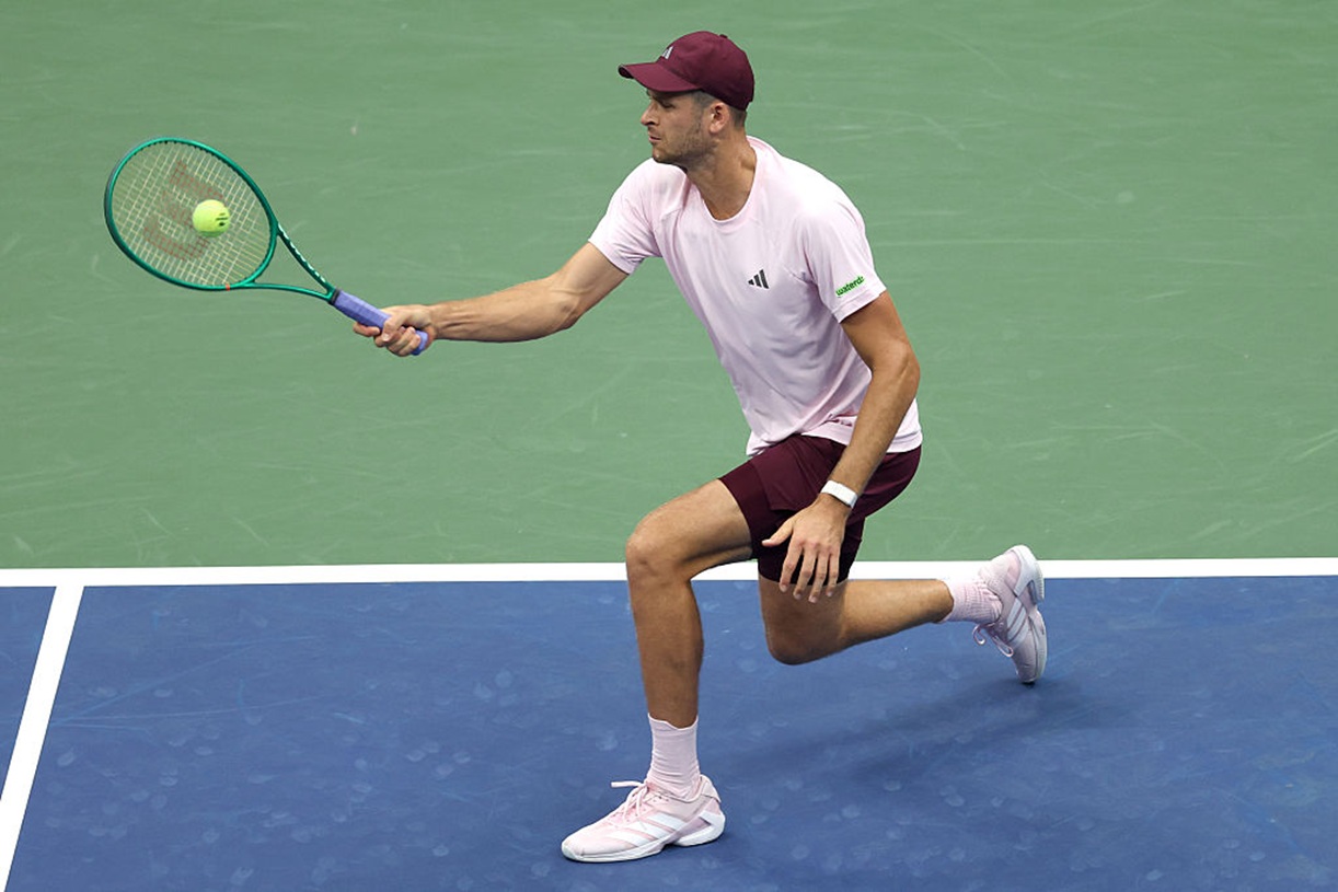 Hubert Hurkacz wraca do gry. 1. runda ATP Chengdu: kursy, typy, analiza