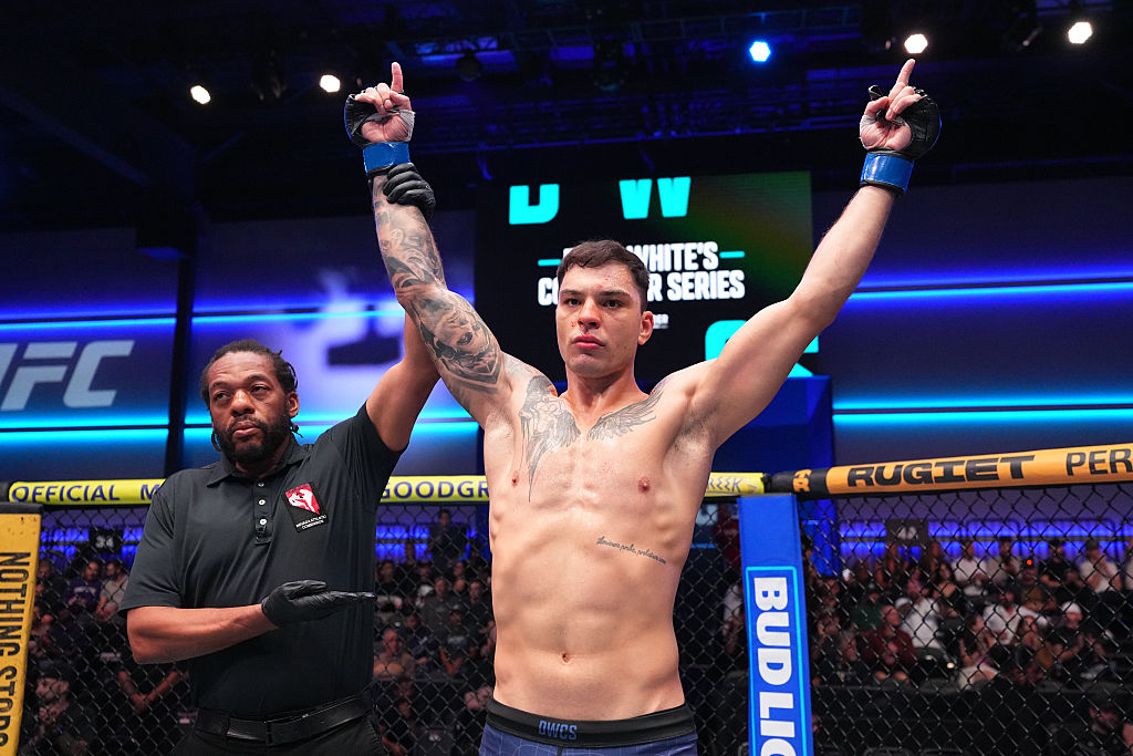 Nokaut w pierwszej rundzie. Polak trafił do UFC