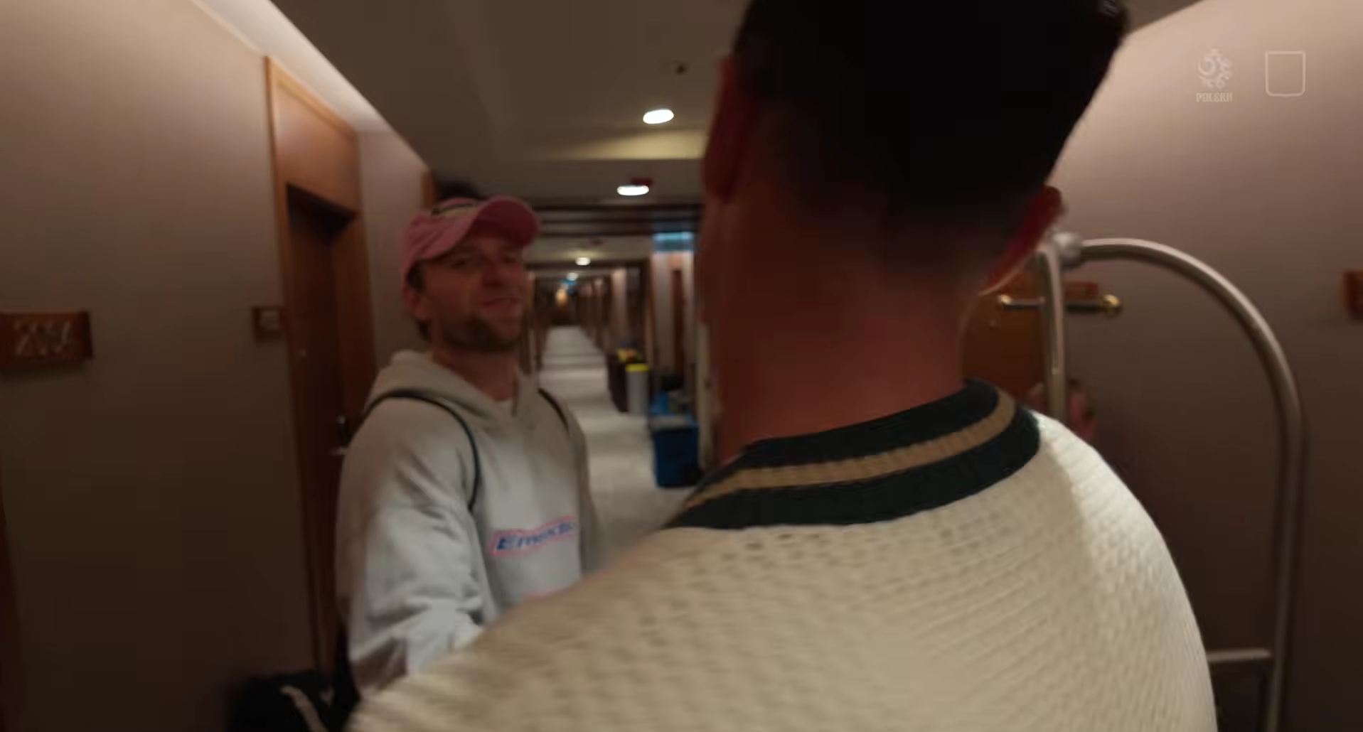 Tak Lewandowski zareagował, gdy zobaczył Puchacza. "Ten w różowej czapce to kto to?"