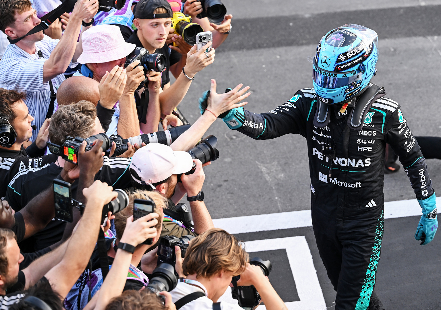Russell odrobił 15 punktów w "generalce". Red Bull goni czołówkę F1