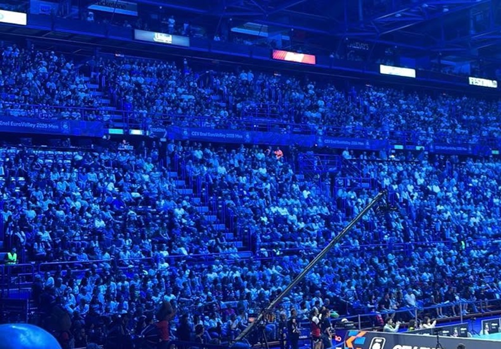 Tego dawno nie było. Tak wyglądają trybuny na finale Polaków