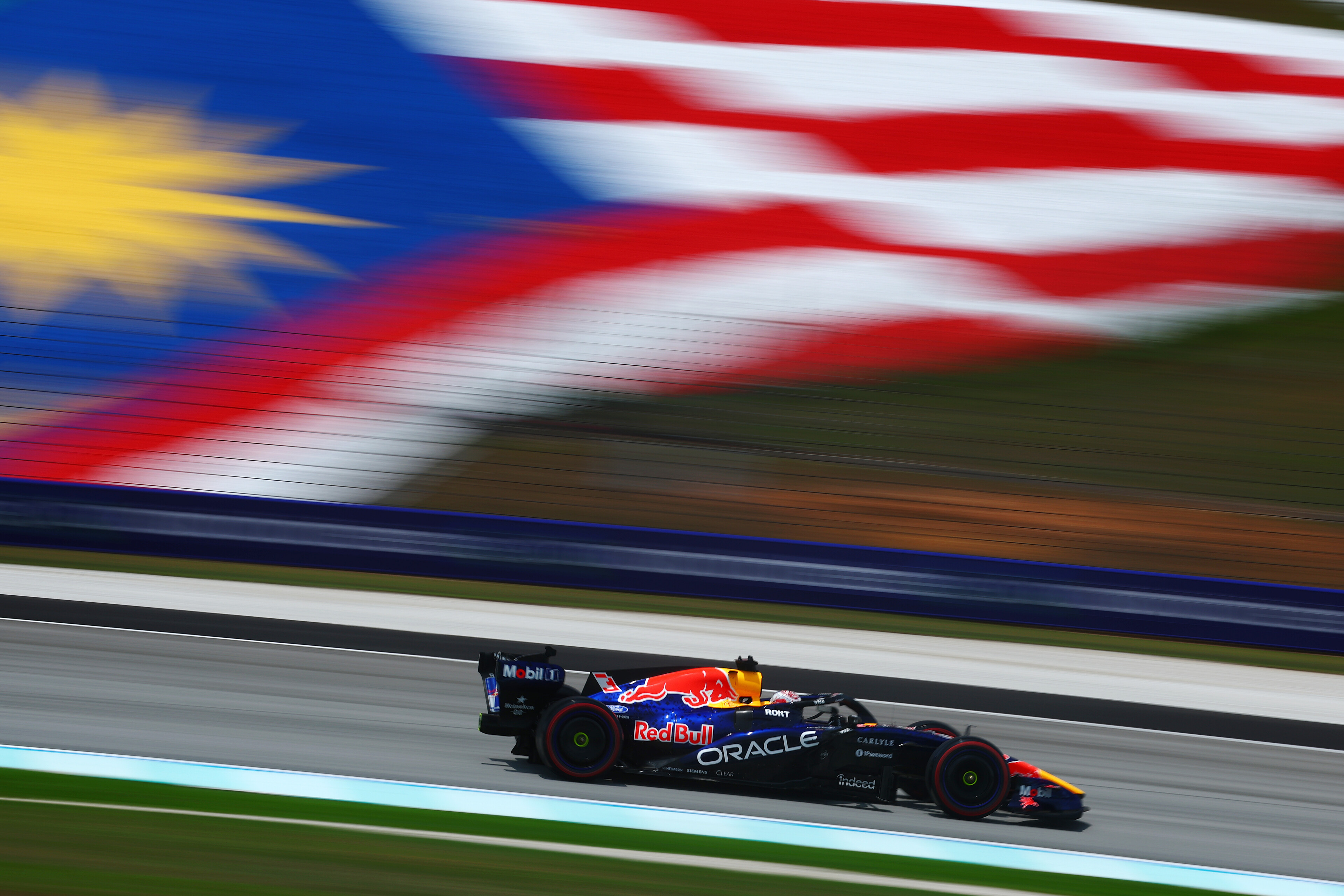 Zaskakujący początek weekendu w F1. Verstappen szybszy niż Mercedes