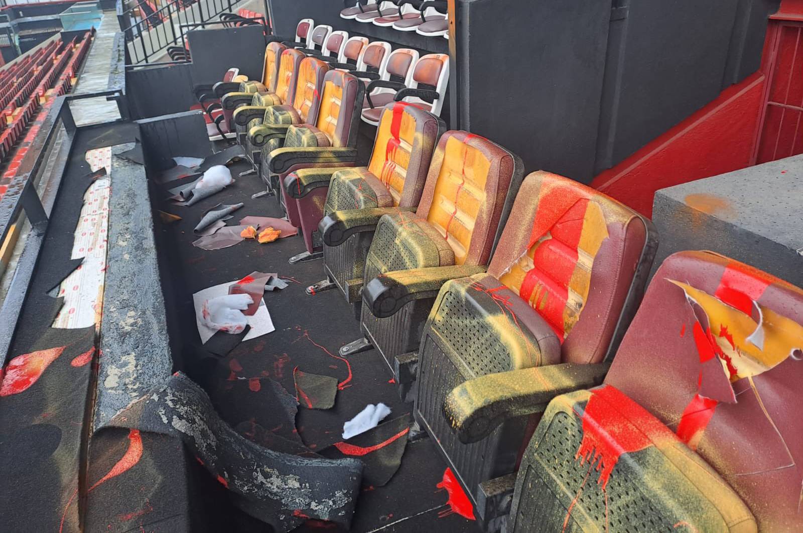 Wandale uszkodzili im stadion. "Kampania nękania i wymuszeń"