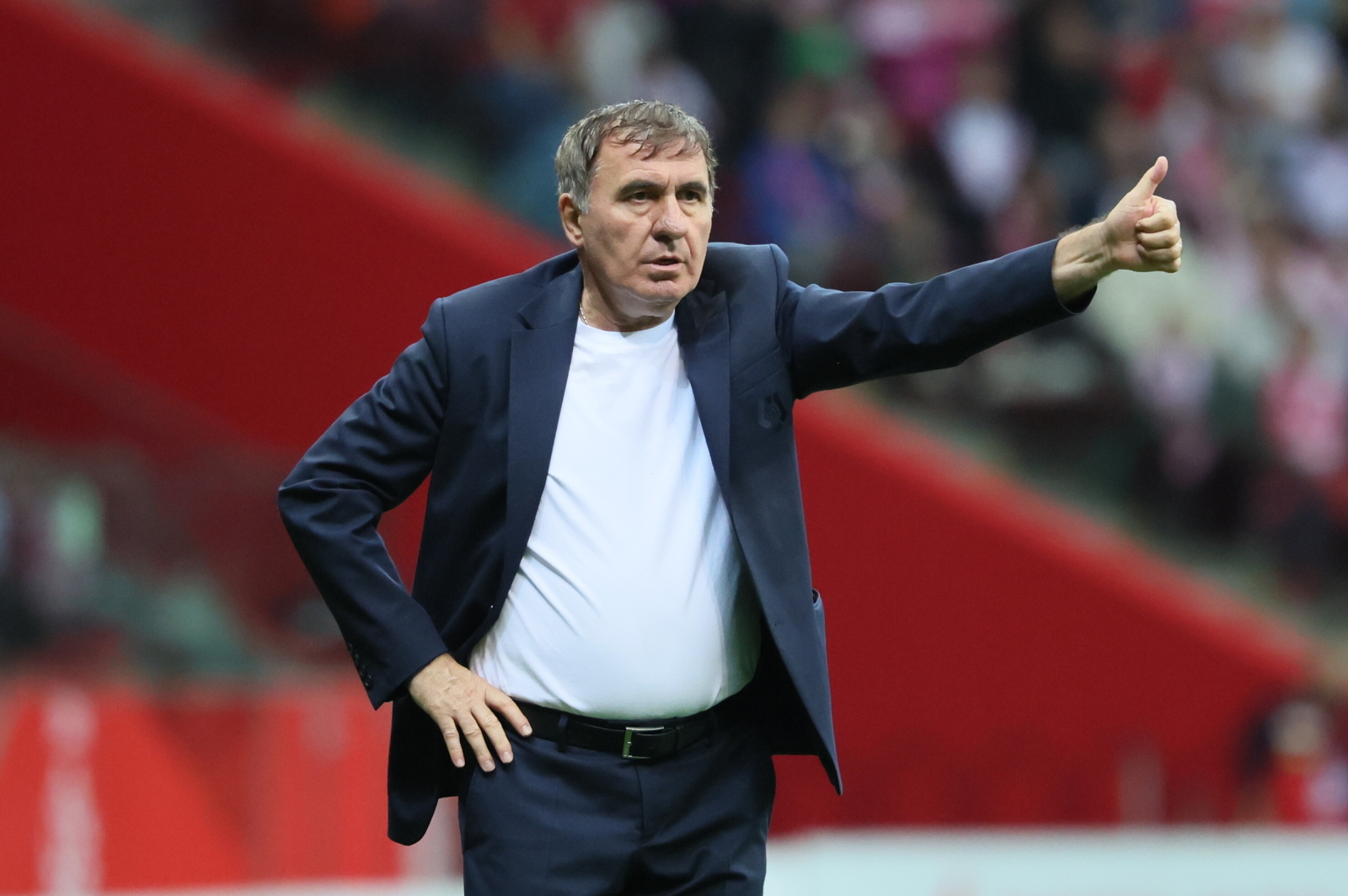 Hagi bombardowany pytaniami o dymisję. "Mam nadzieję zostać jak najdłużej"