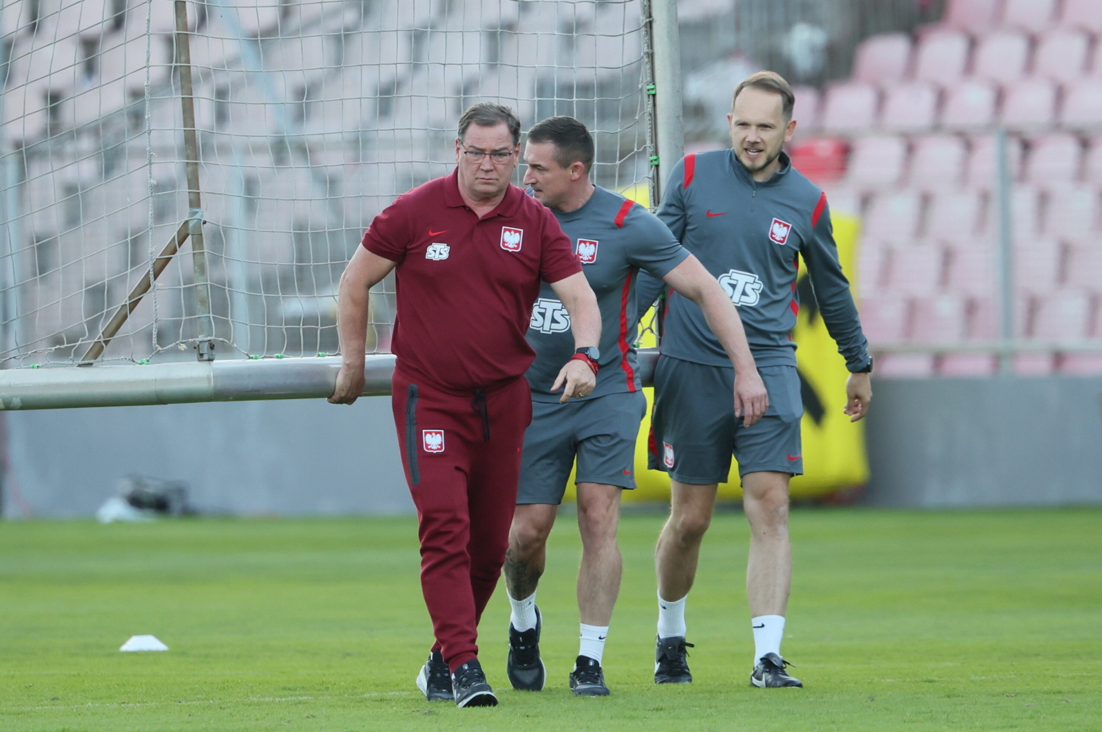 Problem z murawą na stadionie w Zenicy. Urban choćby tego nie ukrywał