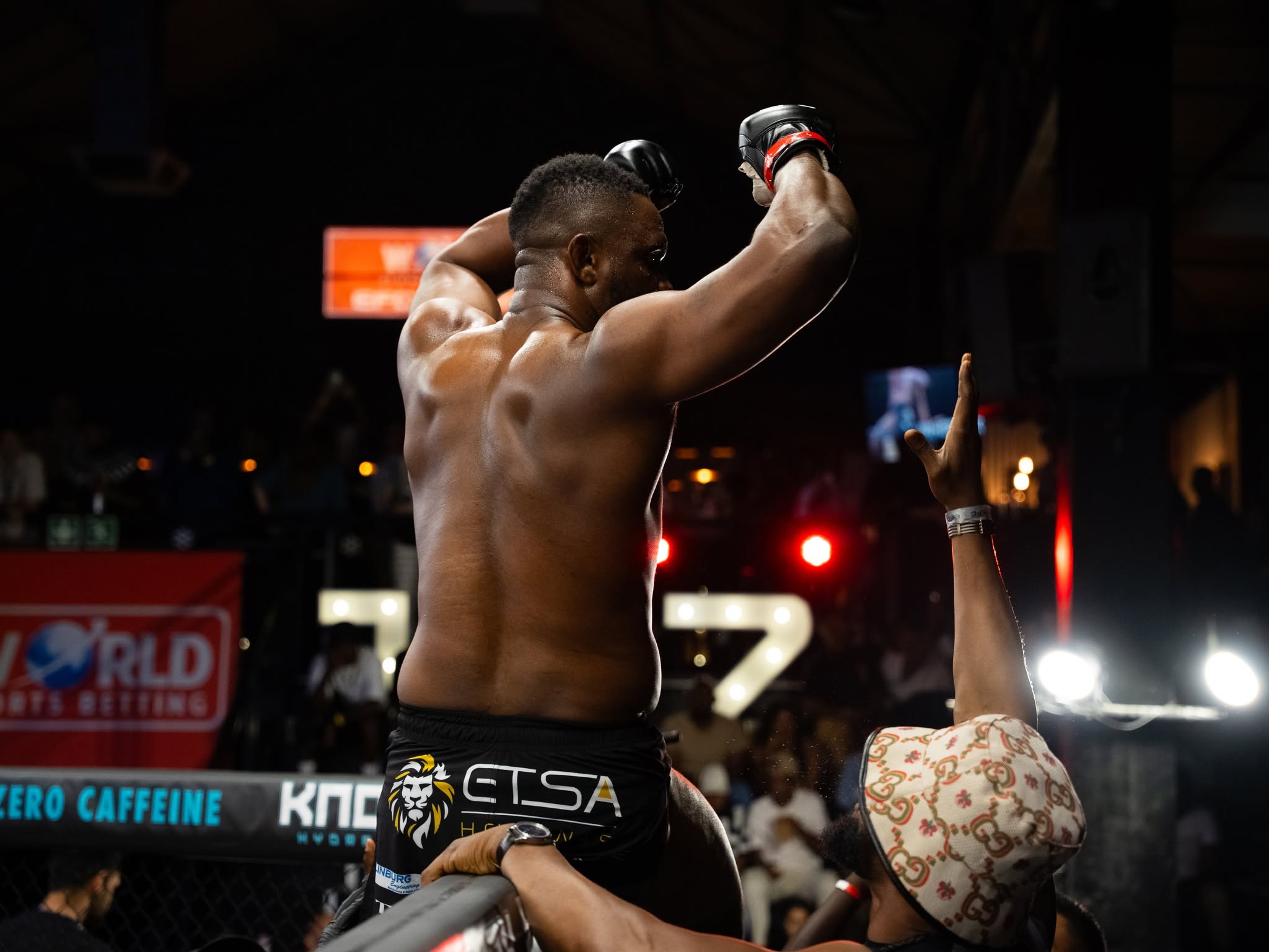 EFC 138: Niepokonany „The Mountain” kontra były mistrz. Kto przejmie tron wagi ciężkiej?