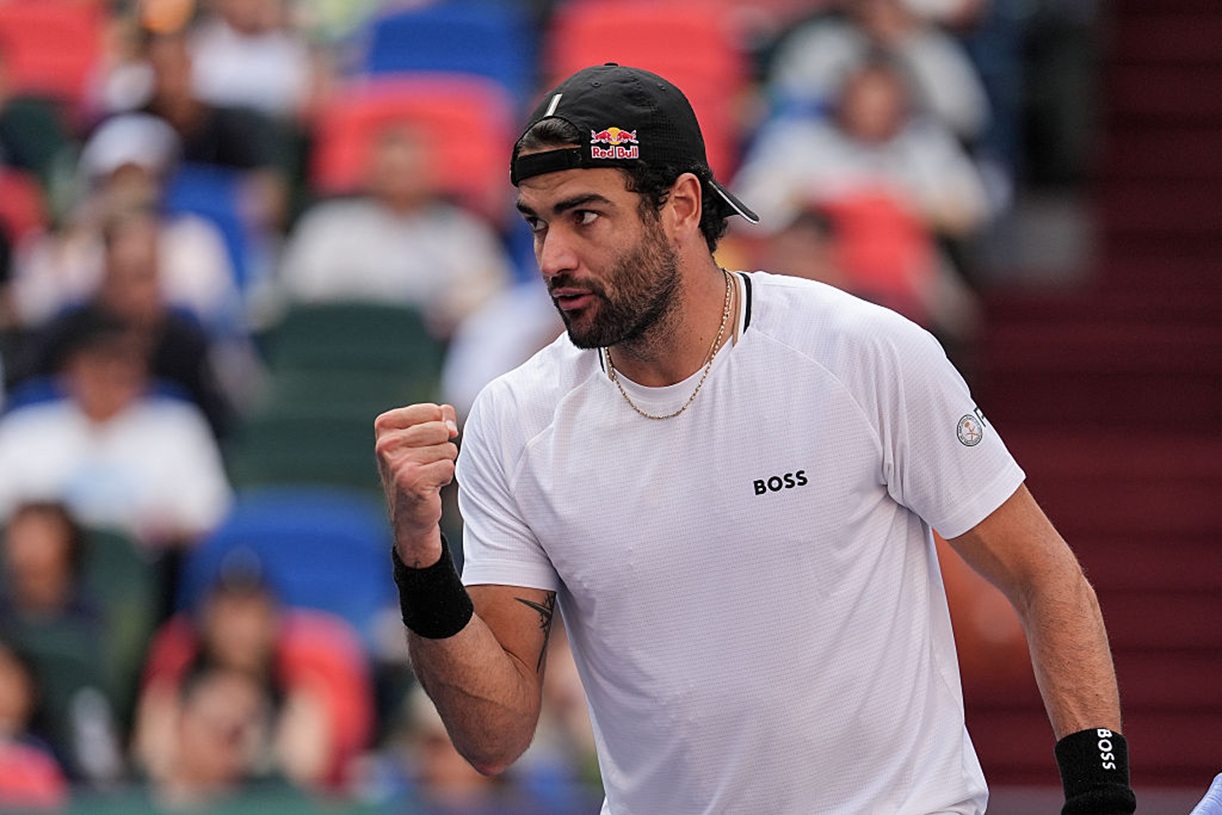 Zwroty akcji w Szanghaju. Finalista Wimbledonu gra dalej