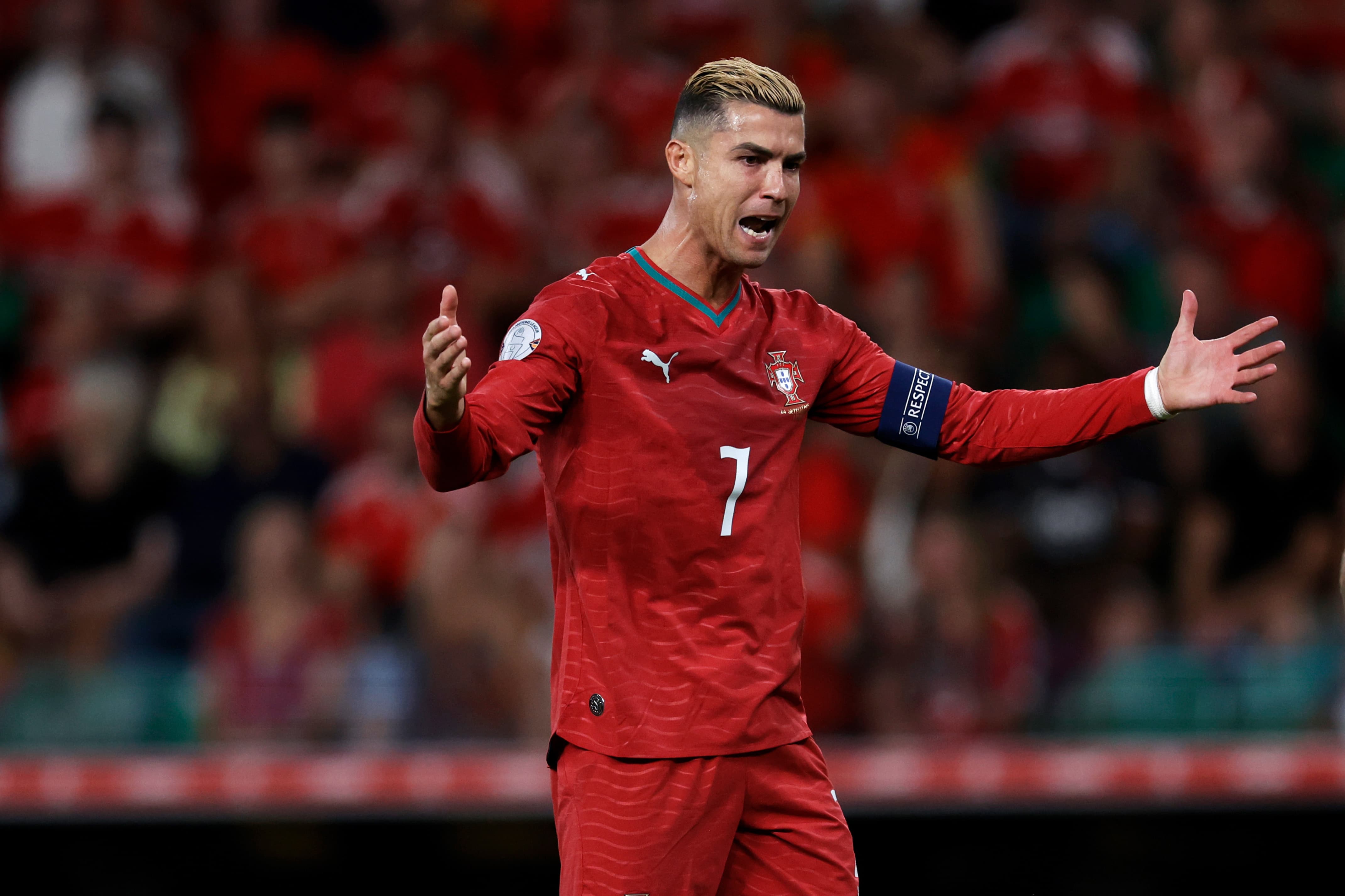 Portugalia bezlitosna dla Ronaldo. "Jego ego zapomniało choćby o Eusebio"