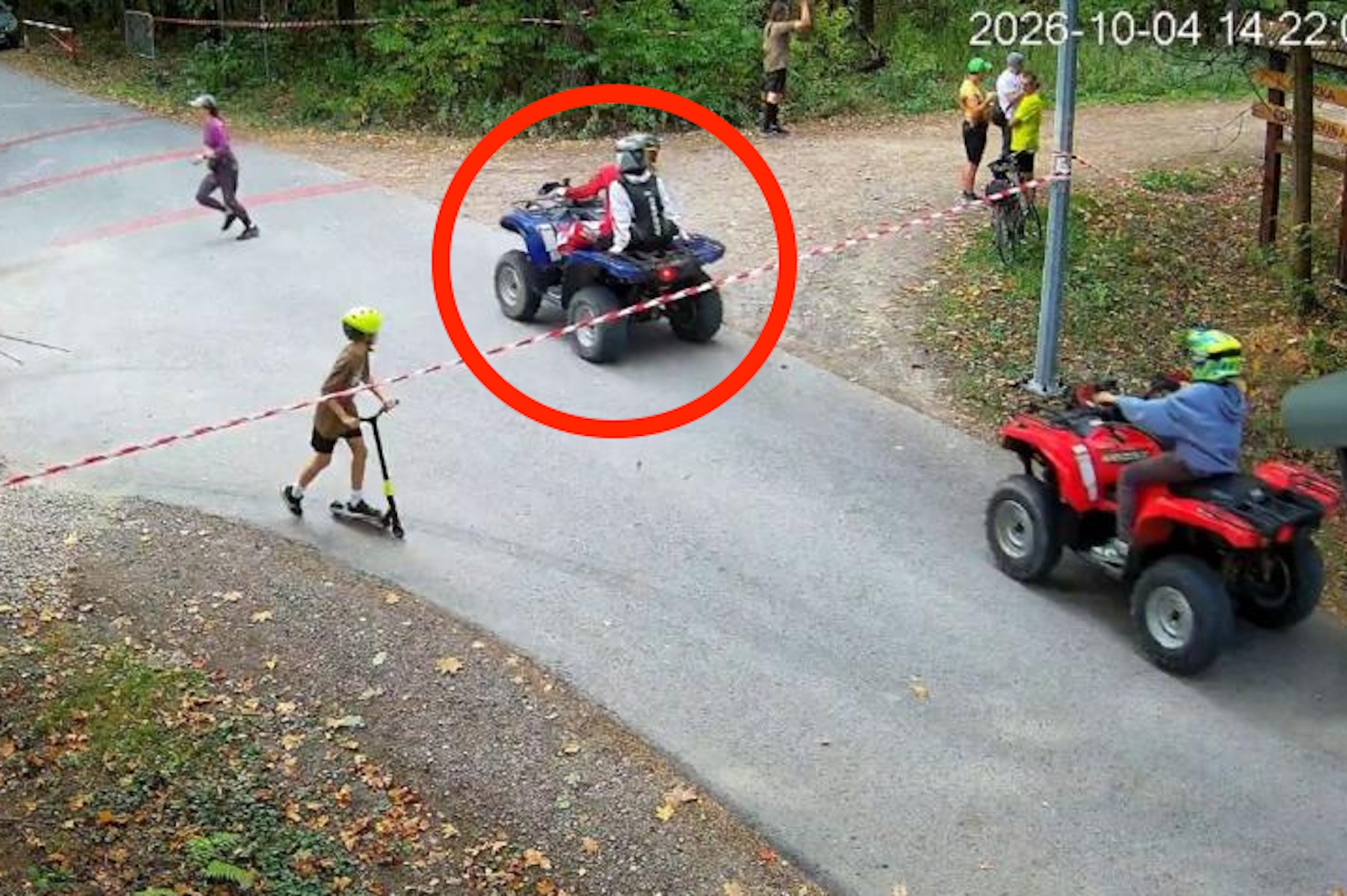 Quadami między biegaczami. Uciekał przed Strażą Leśną i staranował radiowóz
