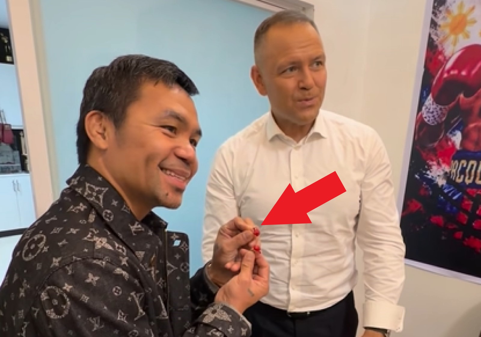 Nagranie obiegło sieć. Spójrz, co Nawrocki podarował legendzie
