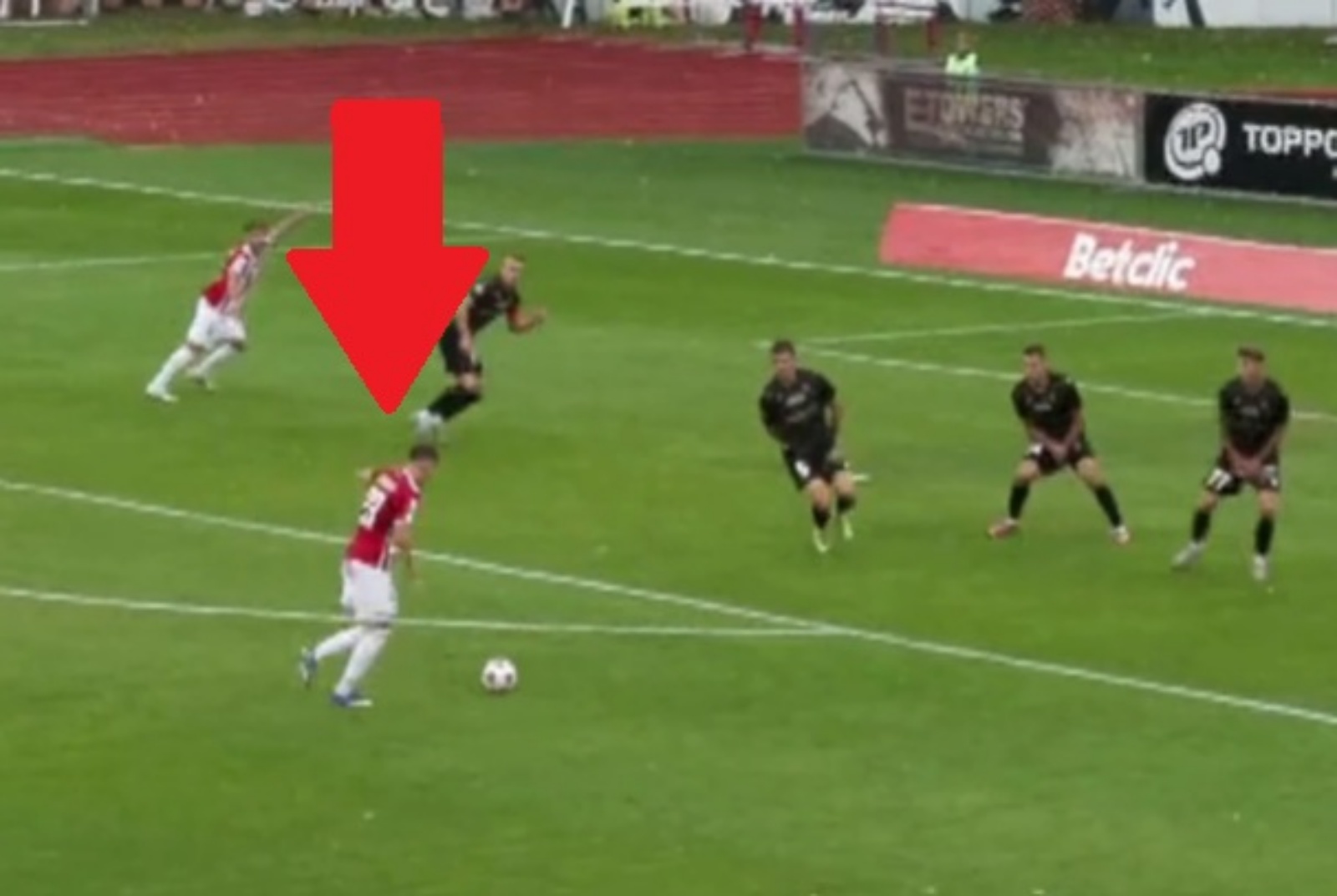 Cudowny gol w polskiej lidze. W samo okienko