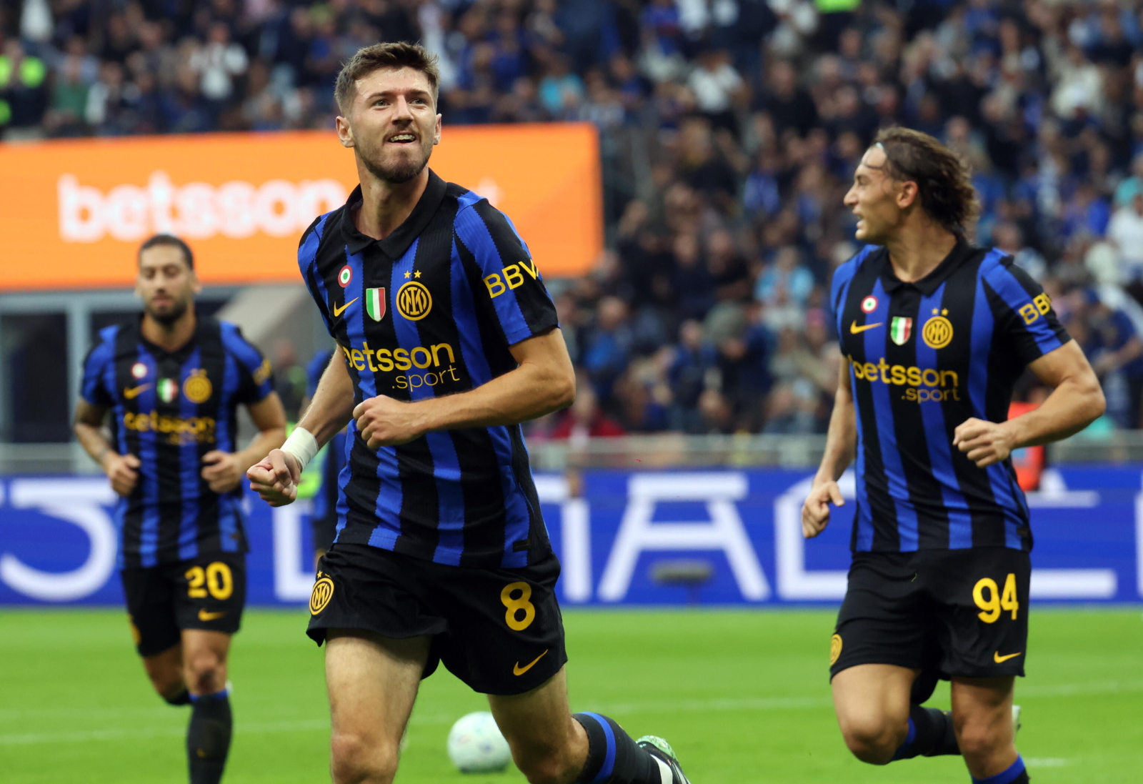 Koncert Interu Mediolan na początku meczu Serie A. Piotr Zieliński odpoczywał
