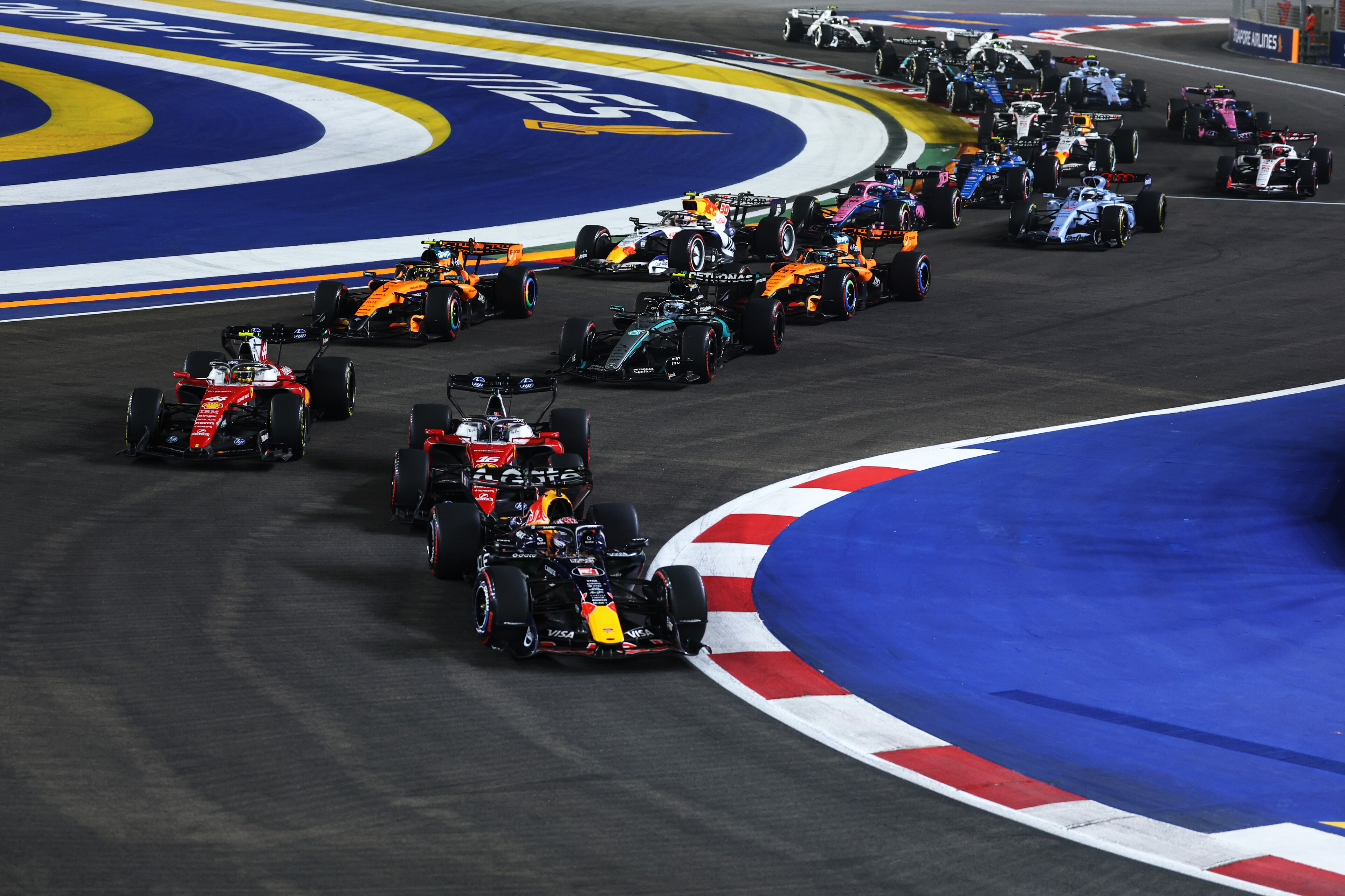 Verstappen przełamał klątwę w Singapurze. Pierwsze takie zwycięstwo w karierze