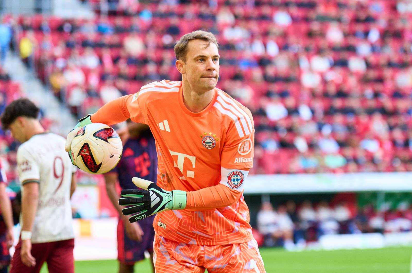 Neuer nie zagra w meczu LM. Kompany podał powód